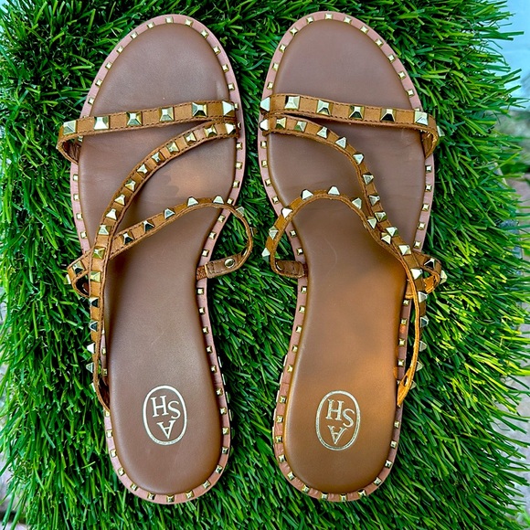 Ash gold studded tan flat sandals with leather soles - Picture 2 of 10